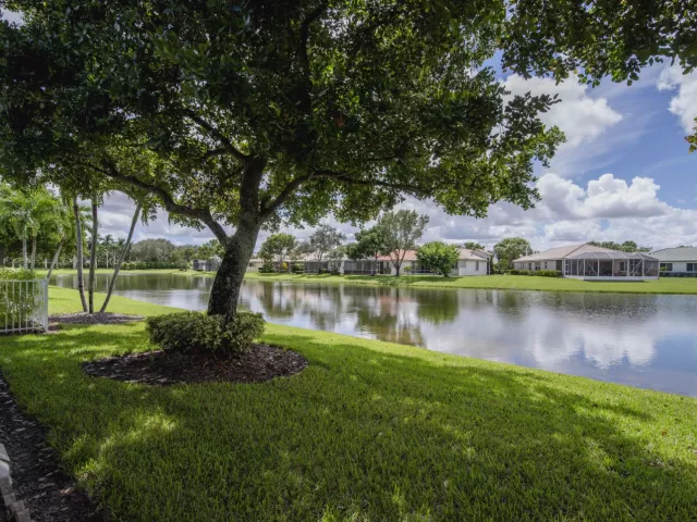 Продажа дома по адресу 9270 Heron Cove Drive - фото 9013016
