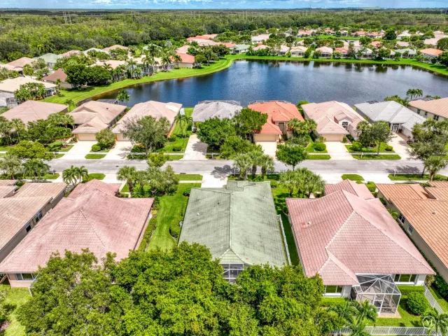 Продажа дома по адресу 9270 Heron Cove Drive - фото 9013017