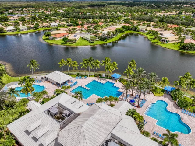 Продажа дома по адресу 9270 Heron Cove Drive - фото 9013019