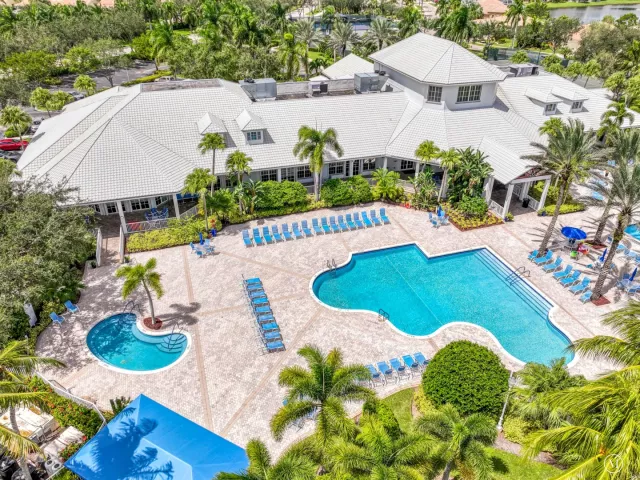 Продажа дома по адресу 9270 Heron Cove Drive - фото 9013020