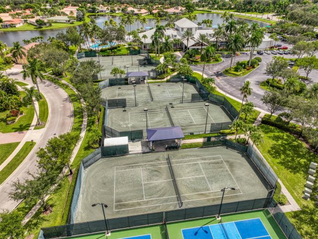 Продажа дома по адресу 9270 Heron Cove Drive - фото 9013024
