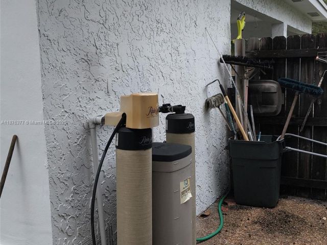 Продажа дома по адресу 839 NW 13th Ave - фото 6568734