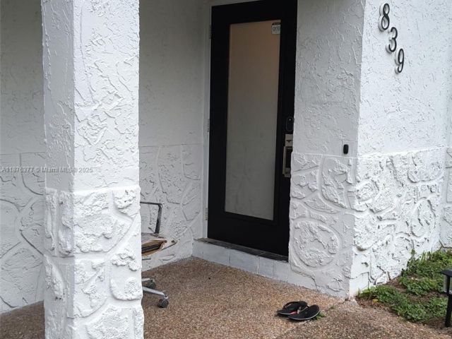 Продажа дома по адресу 839 NW 13th Ave - фото 6568735