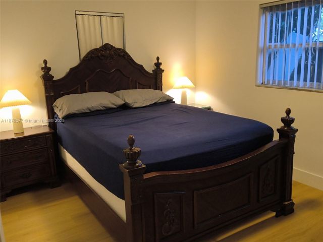 Продажа дома по адресу 839 NW 13th Ave - фото 6568739