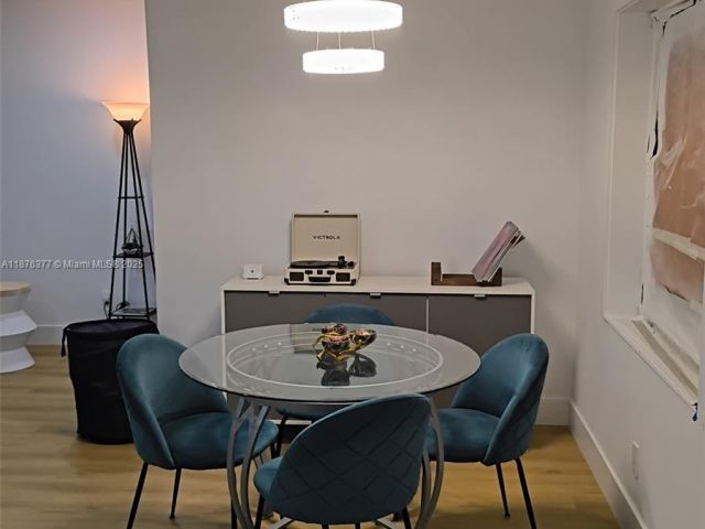 Продажа дома по адресу 839 NW 13th Ave - фото 6568740