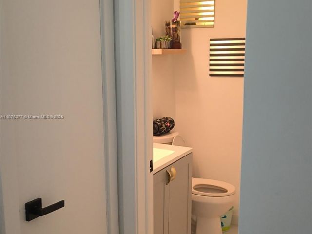 Продажа дома по адресу 839 NW 13th Ave - фото 6568742