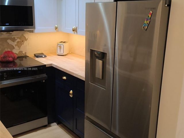 Продажа дома по адресу 839 NW 13th Ave - фото 6568747