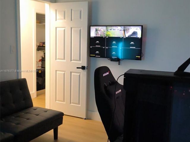 Продажа дома по адресу 839 NW 13th Ave - фото 6568749