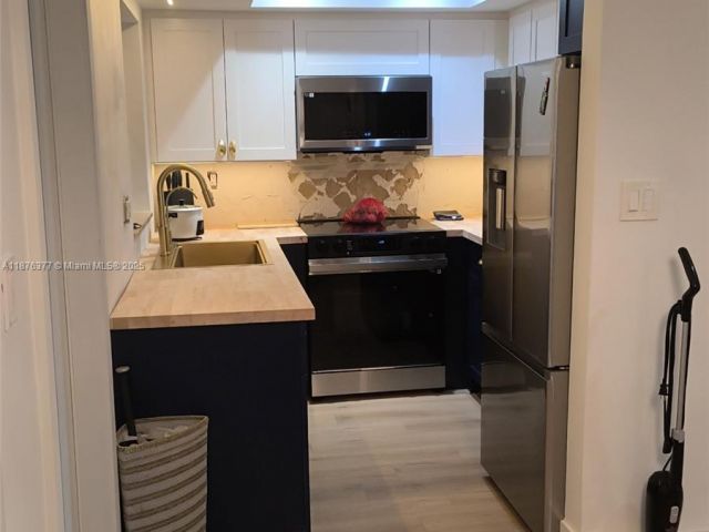 Продажа дома по адресу 839 NW 13th Ave - фото 6568750