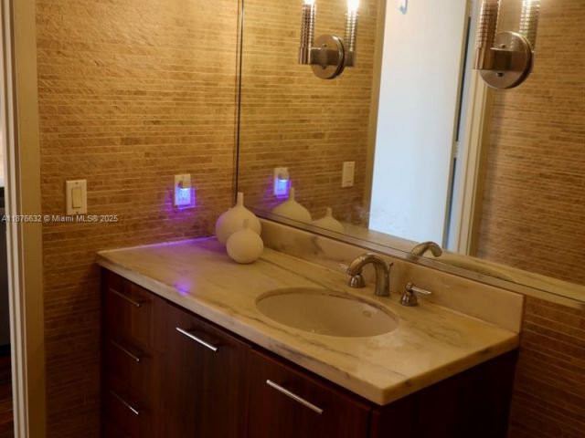 Продажа квартиры #711 - фото 7443831