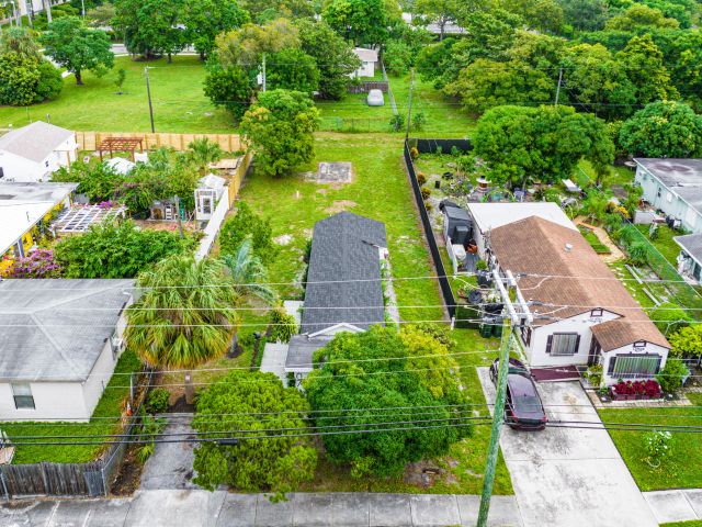 Дом в аренду по адресу 107 SW 4th Avenue - фото 6532831