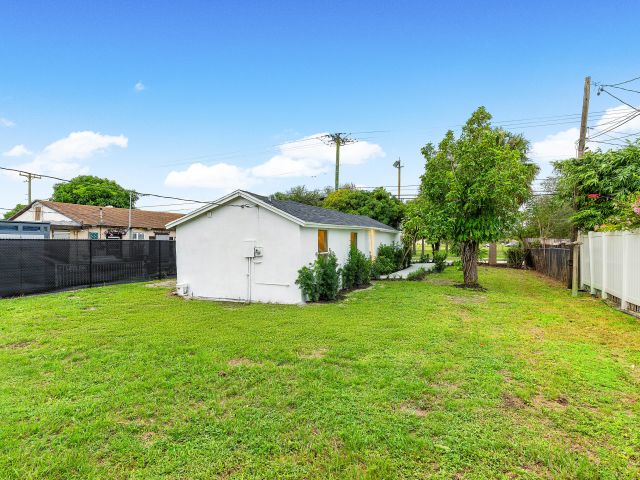 Дом в аренду по адресу 107 SW 4th Avenue - фото 6532833
