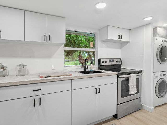 Дом в аренду по адресу 107 SW 4th Avenue - фото 6532842