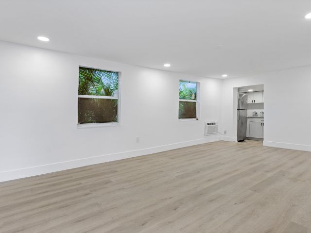 Дом в аренду по адресу 107 SW 4th Avenue - фото 6532844