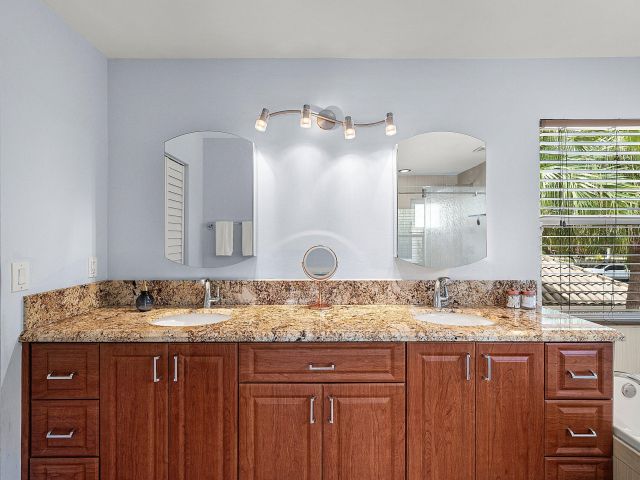 Продажа дома по адресу 6638 NW 27th Avenue - фото 6534892