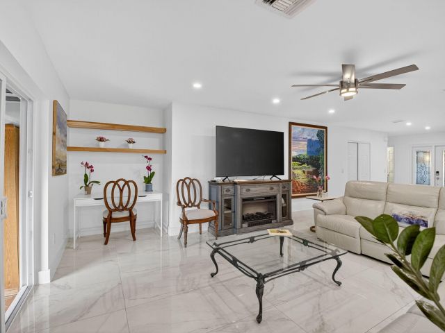 Продажа дома по адресу 23265 SW 61st Avenue - фото 6534923