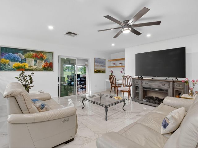 Продажа дома по адресу 23265 SW 61st Avenue - фото 6534924