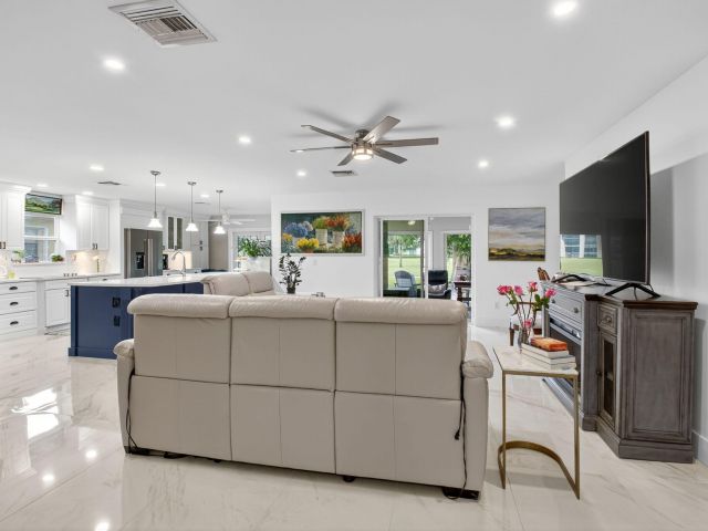 Продажа дома по адресу 23265 SW 61st Avenue - фото 6534925