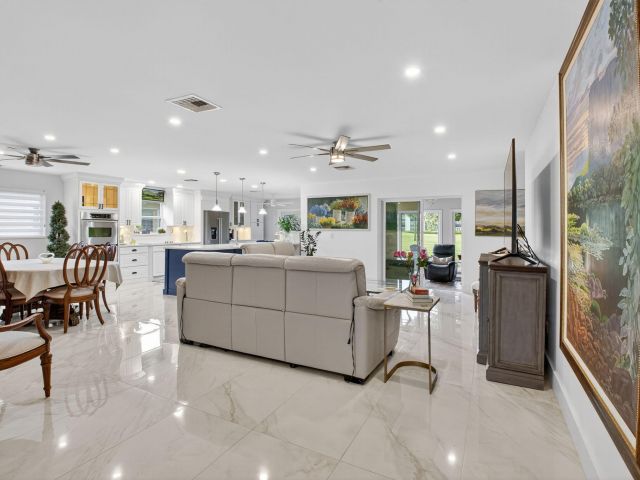 Продажа дома по адресу 23265 SW 61st Avenue - фото 6534926