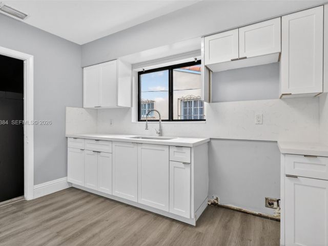 Продажа дома по адресу 2945 SW 16th St - фото 7532022