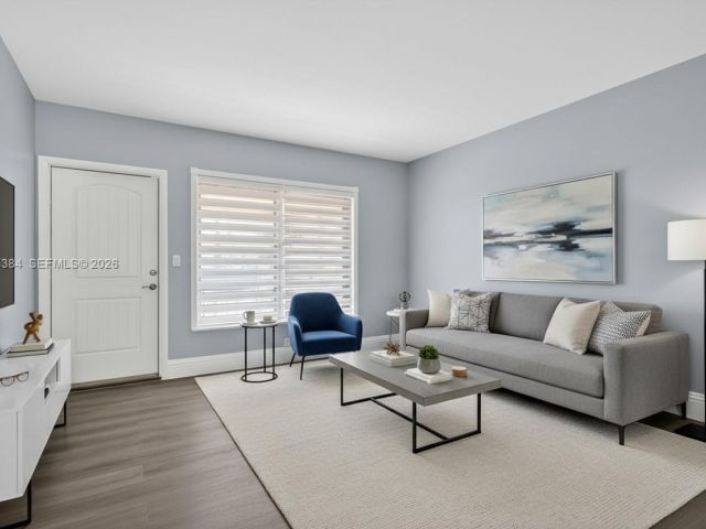 Продажа дома по адресу 2945 SW 16th St - фото 7532025