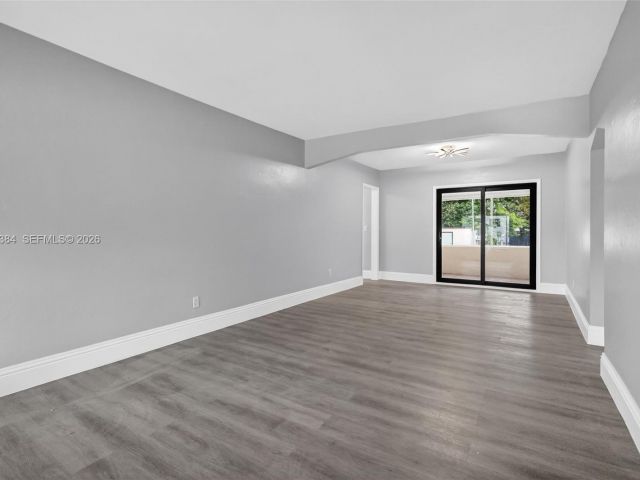 Продажа дома по адресу 2945 SW 16th St - фото 7532026