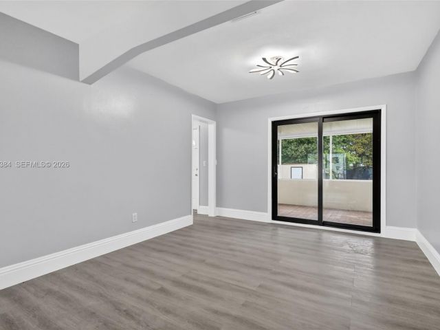 Продажа дома по адресу 2945 SW 16th St - фото 7532027