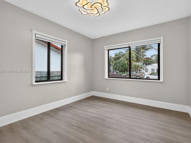 Продажа дома по адресу 2945 SW 16th St - фото 7532028