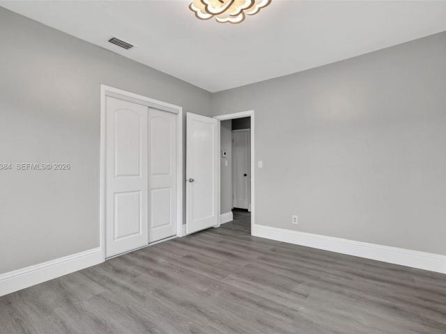 Продажа дома по адресу 2945 SW 16th St - фото 7532029