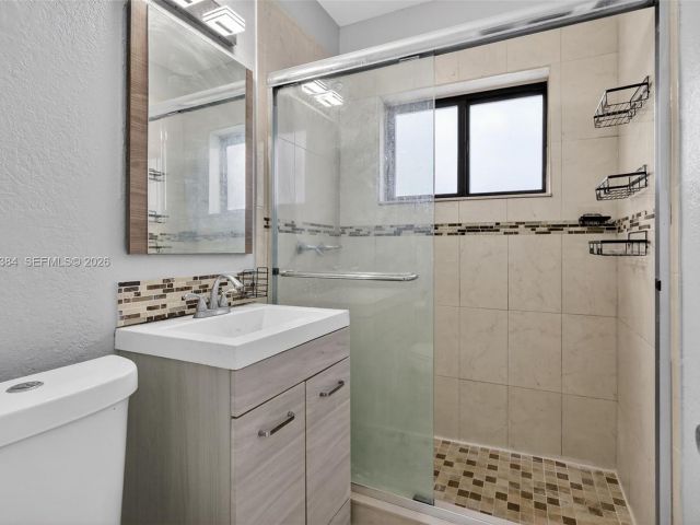 Продажа дома по адресу 2945 SW 16th St - фото 7532030