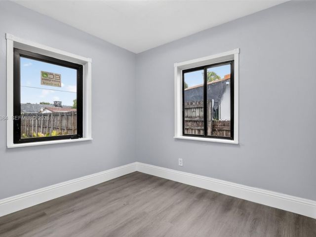 Продажа дома по адресу 2945 SW 16th St - фото 7532032