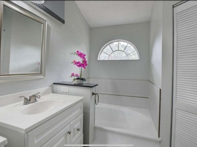 Дом в аренду по адресу 5286 Sapphire Valley - фото 6534829