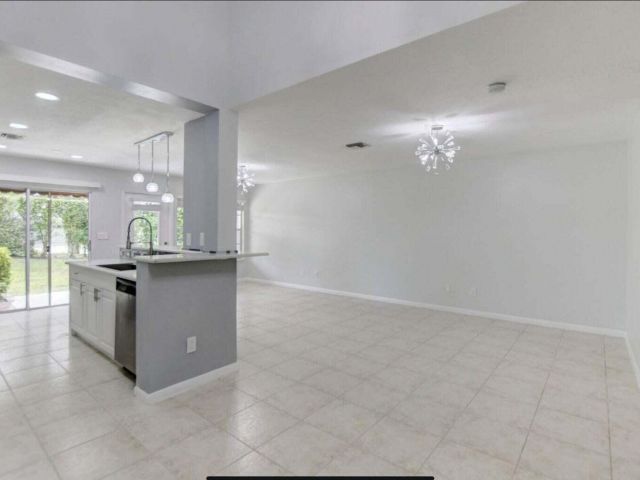 Дом в аренду по адресу 5286 Sapphire Valley - фото 6534840