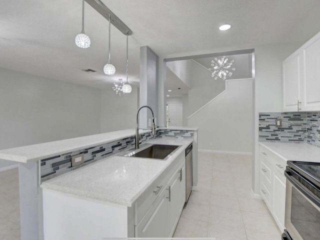 Дом в аренду по адресу 5286 Sapphire Valley - фото 6534842