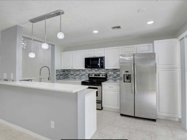 Дом в аренду по адресу 5286 Sapphire Valley - фото 6534844