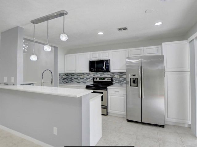 Дом в аренду по адресу 5286 Sapphire Valley - фото 6534845