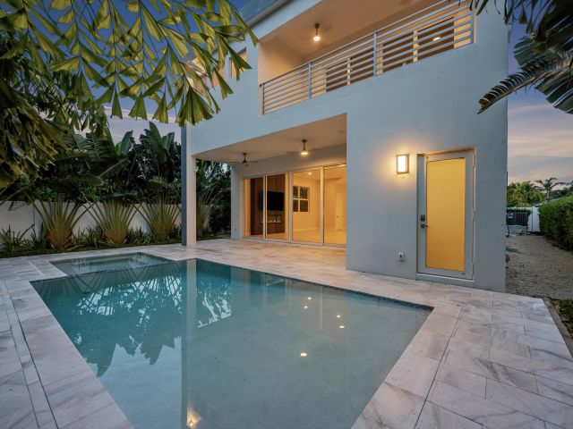 Продажа дома по адресу 827 N Lake Avenue - фото 6532557