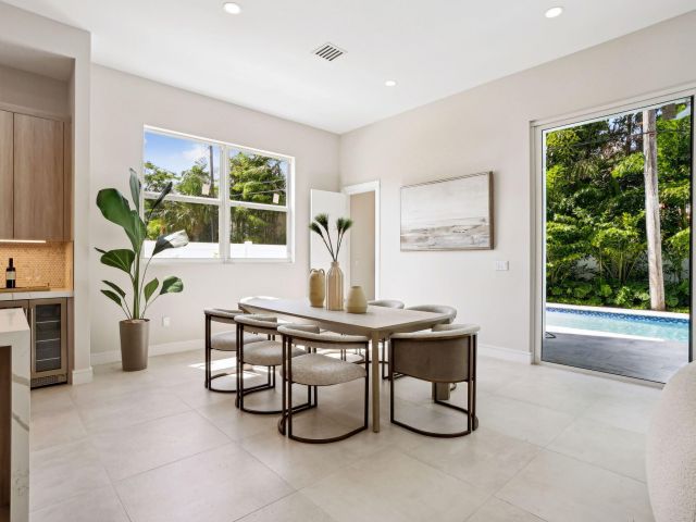 Продажа дома по адресу 827 N Lake Avenue - фото 6532562