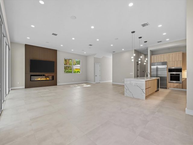 Продажа дома по адресу 827 N Lake Avenue - фото 6532564