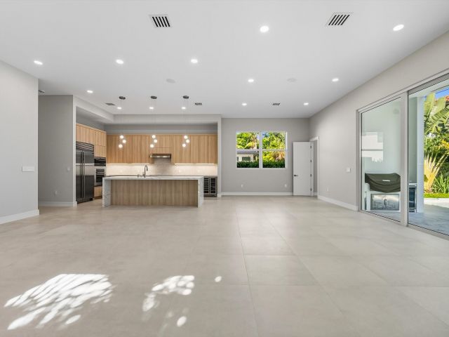 Продажа дома по адресу 827 N Lake Avenue - фото 6532565