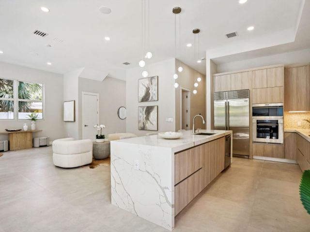 Продажа дома по адресу 827 N Lake Avenue - фото 6532566