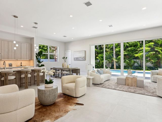 Продажа дома по адресу 827 N Lake Avenue - фото 6532570