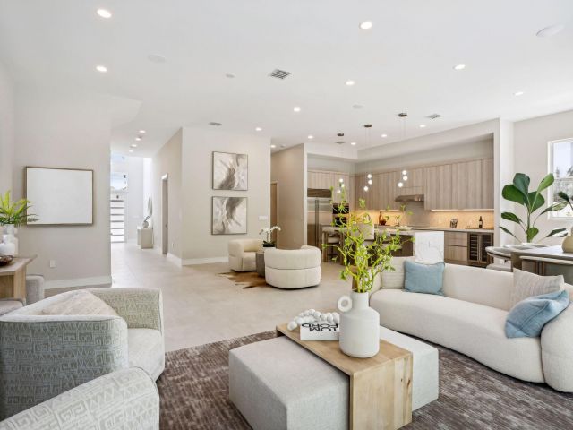 Продажа дома по адресу 827 N Lake Avenue - фото 6532571