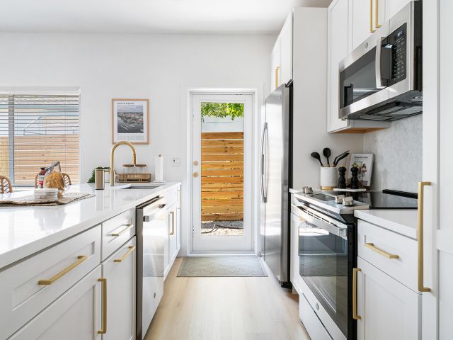 Продажа дома по адресу 3300 Westview Avenue - фото 6533842