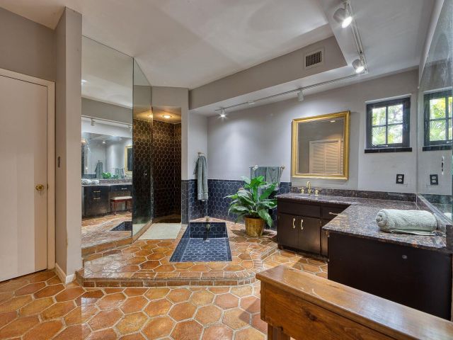 Продажа дома по адресу 270 Cordova Road - фото 6533772