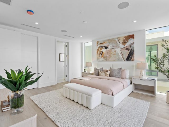 Дом в аренду по адресу 1070 Del Harbour Drive - фото 6532576