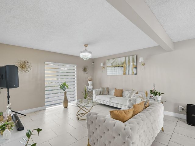 Продажа дома по адресу 5935 Albert Road - фото 6533605