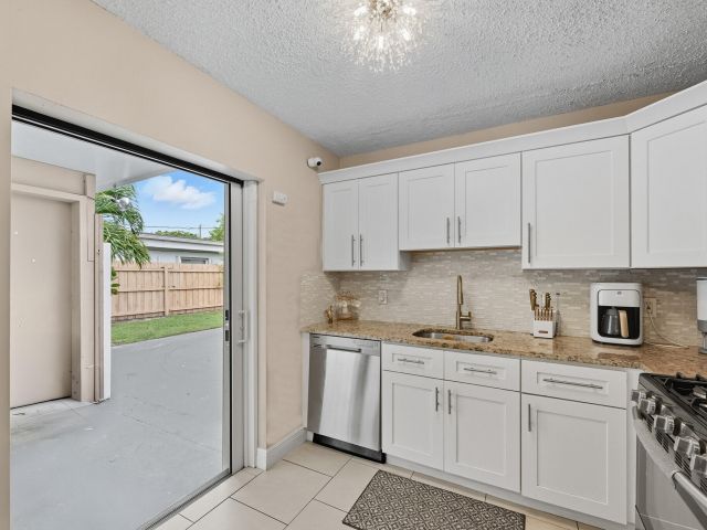 Продажа дома по адресу 5935 Albert Road - фото 6533613