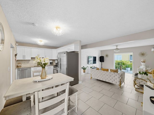 Продажа дома по адресу 5935 Albert Road - фото 6533614