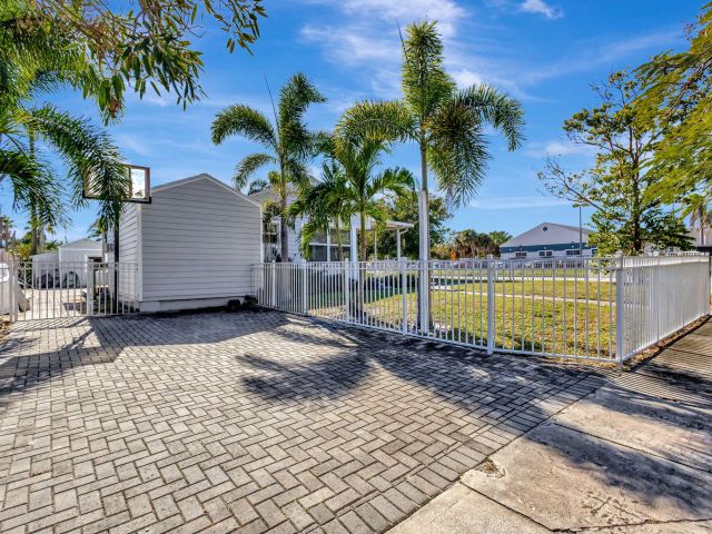 Дом в аренду по адресу 736 Rockland Drive, House - фото 6533571